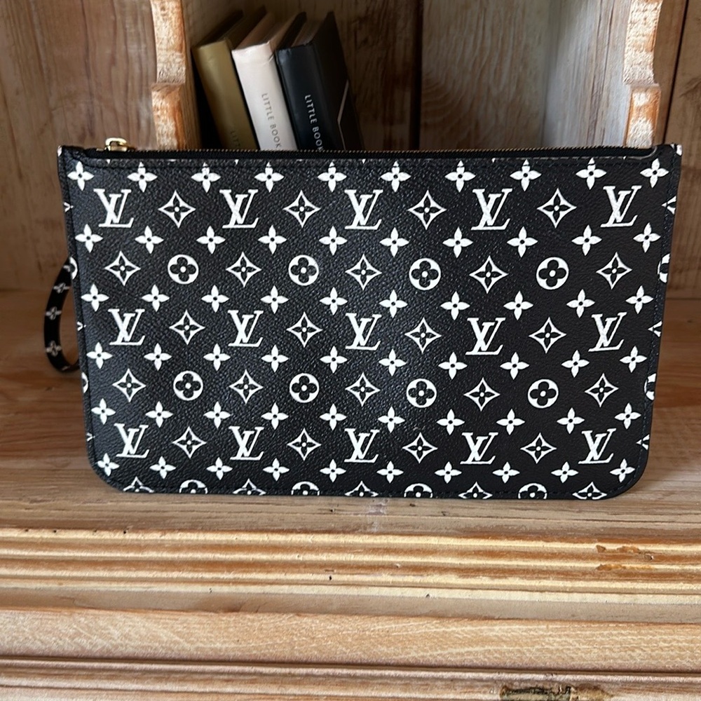 Authentic Louis Vuitton Neverfull Black Wild Jungle Limited edition  Pouchette